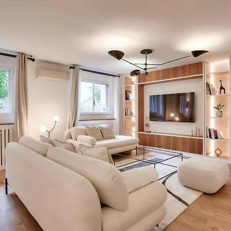 Beautiful 3 Bedrooms Near Eiffel Tower Apartment *